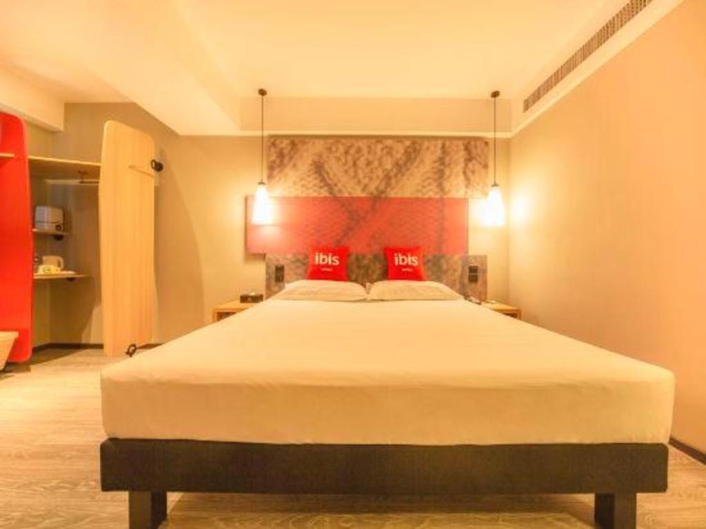 Отель Ibis Shenyang North Station Экстерьер фото