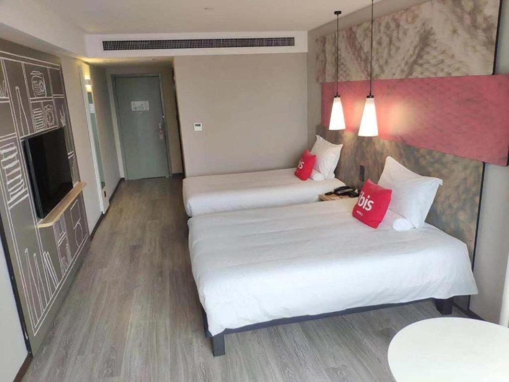 Отель Ibis Shenyang North Station Экстерьер фото