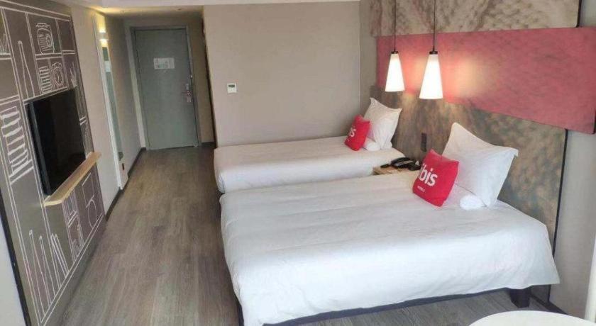 Отель Ibis Shenyang North Station Экстерьер фото