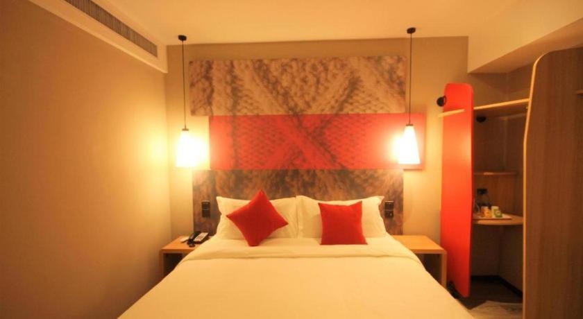 Отель Ibis Shenyang North Station Экстерьер фото