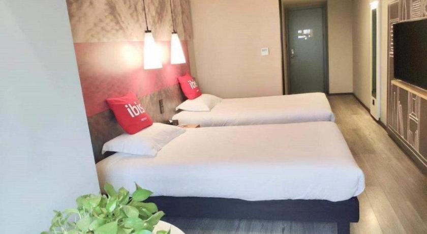 Отель Ibis Shenyang North Station Экстерьер фото