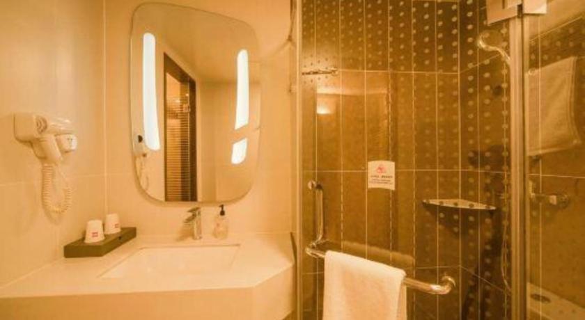 Отель Ibis Shenyang North Station Экстерьер фото