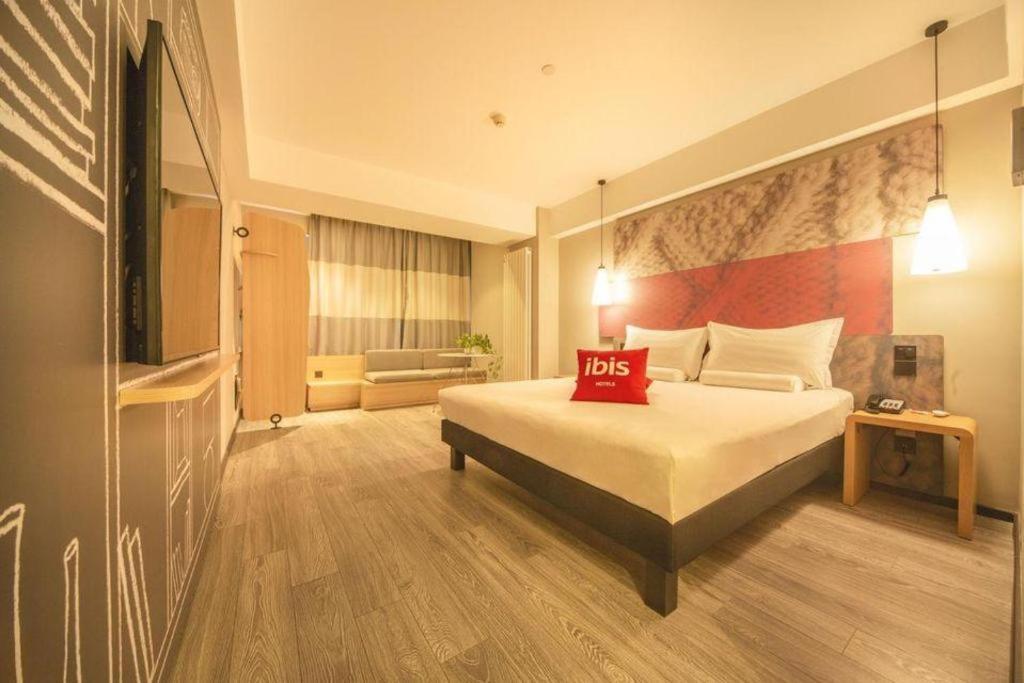 Отель Ibis Shenyang North Station Экстерьер фото
