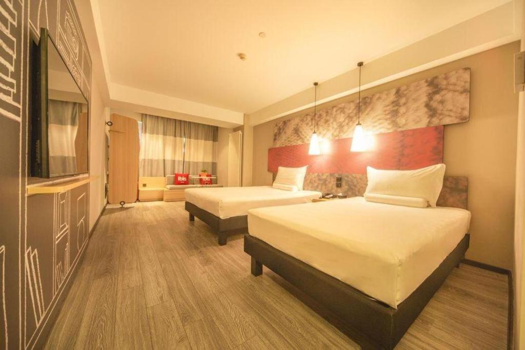 Отель Ibis Shenyang North Station Экстерьер фото