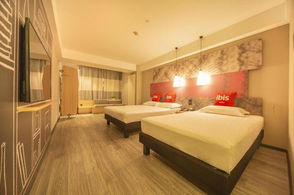 Отель Ibis Shenyang North Station Экстерьер фото